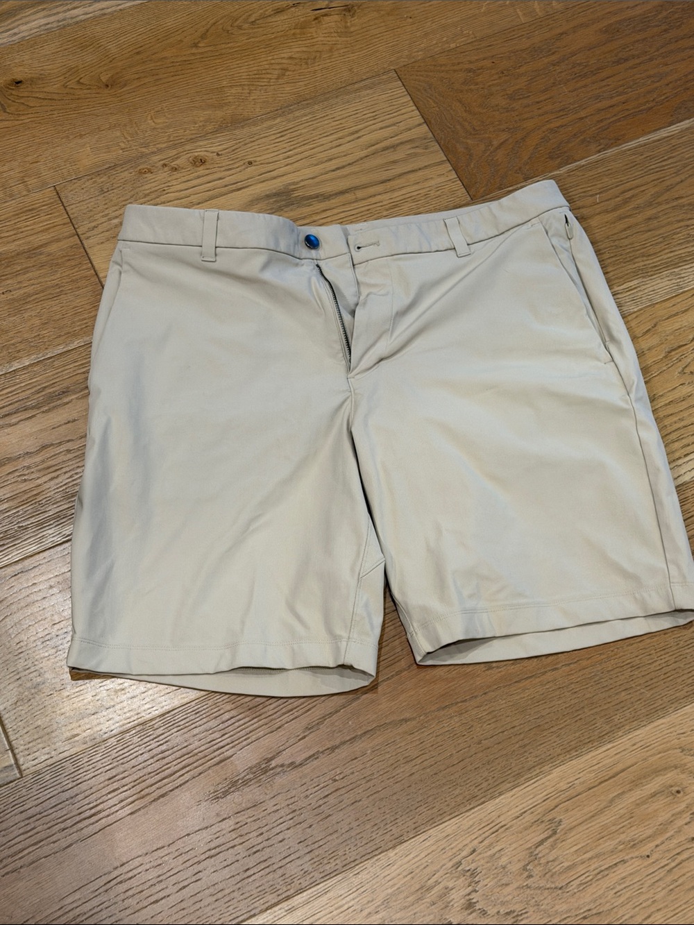 lululemon athletica Men's Light Cream Flat-Front Shorts